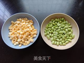 玉米炒毛豆的做法步骤：1