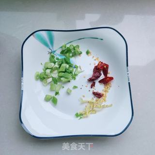 五花肉炒包菜的做法步骤：3