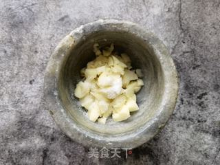 荆芥麻酱凉饸烙的做法步骤：1