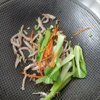 肉丝鸡毛菜炒粉的做法步骤：8