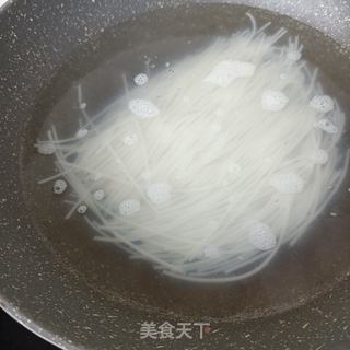 肉丝鸡毛菜炒粉的做法步骤：12