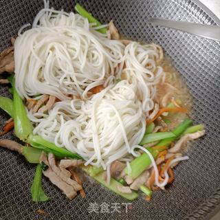 肉丝鸡毛菜炒粉的做法步骤：13