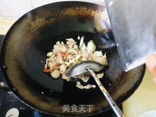 芹菜炒肉片的做法步骤：3