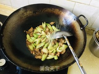 芹菜炒肉片的做法步骤：6