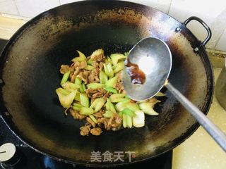 芹菜炒肉片的做法步骤：7