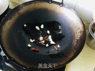 家常炒猪肺的做法步骤：1