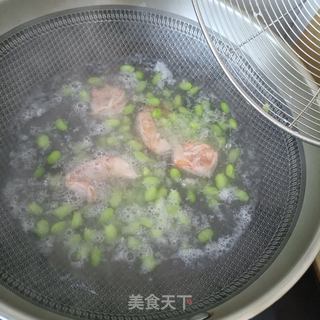 毛豆鲜虾土司沙拉的做法步骤：3