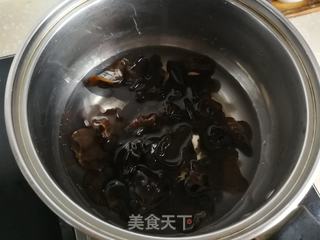 凉拌洋葱秋葵黑木耳的做法步骤：3