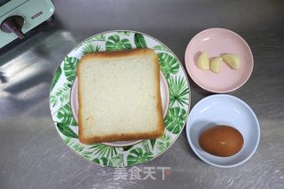 解馋小零食之烤蒜香鸡蛋吐司的做法步骤：1