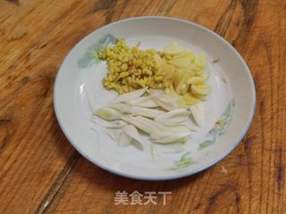 鸡蛋火腿炒饼丝的做法步骤：1