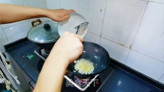 鸡蛋火腿炒饼丝的做法步骤：9