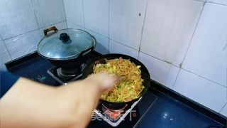 鸡蛋火腿炒饼丝的做法步骤：19