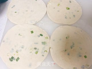 葱花油饼的做法步骤：5