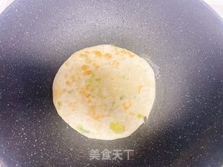 葱花油饼的做法步骤：7