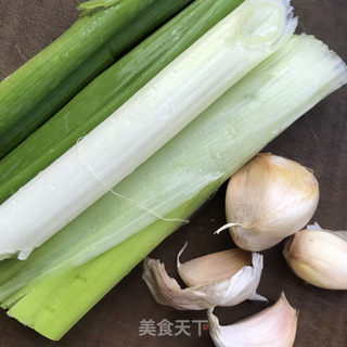 酸豆角腊肠炒饭的做法步骤：2