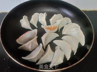 韭菜猪肉煎饺的做法步骤：9