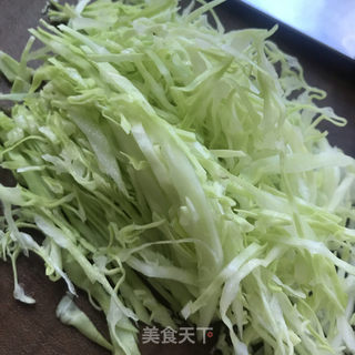 芝麻拌包菜丝的做法步骤：3