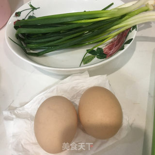 鸡蛋虾仁炒饭的做法步骤：2