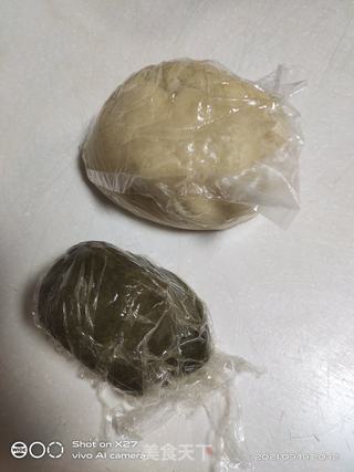 抹茶蛋黄酥的做法步骤：4