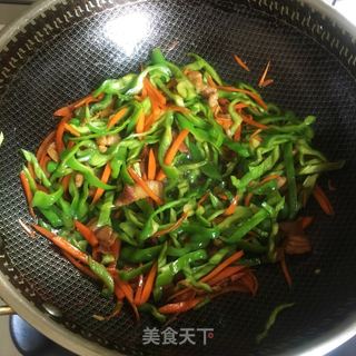 青椒肉絲炒麵的做法步驟:7