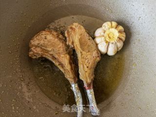 迷迭香蒜粒煎法式羊排的做法步骤：7