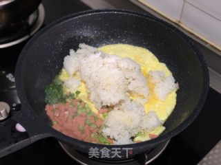 黄金火腿蛋炒饭的做法步骤：4