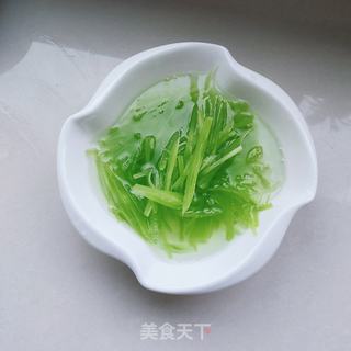 油泼莴笋的做法步骤：2