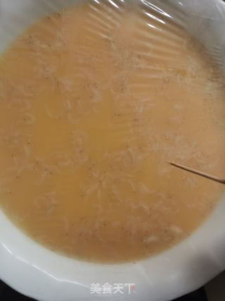 咸蛋黄虾皮炖蛋的做法步骤：5