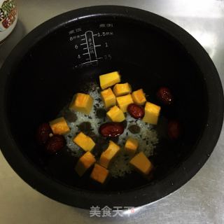 桂圆红枣南瓜粥的做法步骤：2