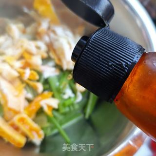 煎蛋拌马沟芹菜的做法步骤：9