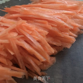 油泼胡萝卜拌豆皮的做法步骤：3