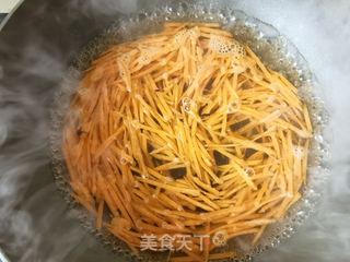 胡萝卜拌白菜芯的做法步骤：2