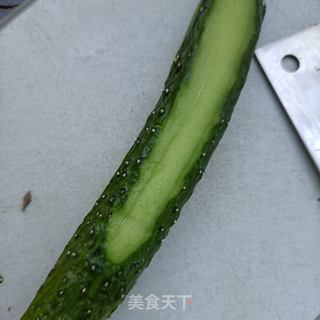 “清肠食谱”黄瓜拌油豆皮的做法步骤：2