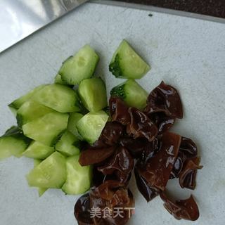 “清肠食谱”黄瓜拌油豆皮的做法步骤：4