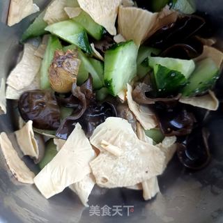 “清肠食谱”黄瓜拌油豆皮的做法步骤：13