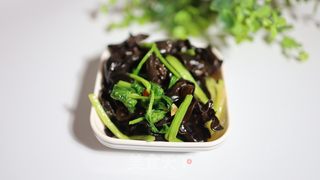 芹菜拌木耳的做法步骤：7