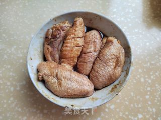 干锅花菜鸡翅的做法步骤：2