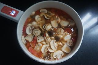 菌菇番茄减脂汤的做法步骤：5