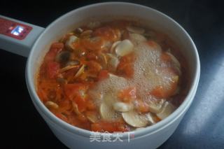 菌菇番茄减脂汤的做法步骤：7