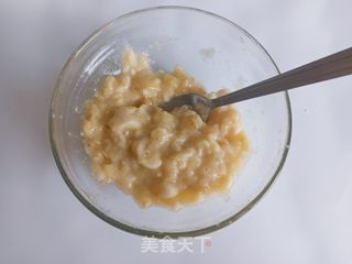 馄饨皮香蕉派的做法步骤：2