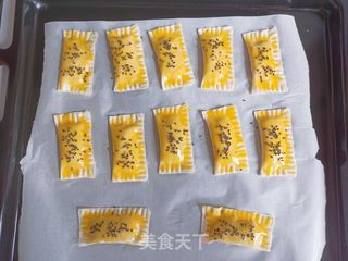 馄饨皮香蕉派的做法步骤：8