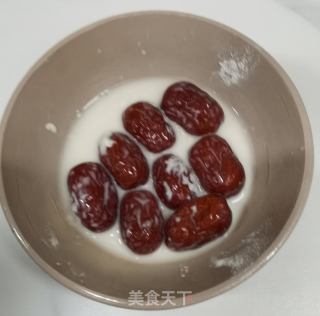 糯米红枣润燥养颜粥的做法步骤：3