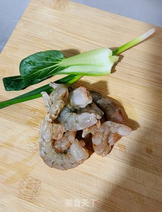 宝宝辅食之虾仁小馄饨的做法步骤：1