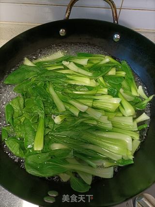 青菜鹿茸菇猪肉饺的做法步骤：2