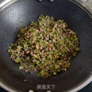 芹菜炒肉渣的做法步骤：9