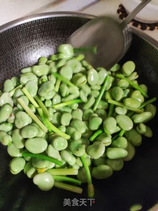 炒蚕豆的做法步骤：2