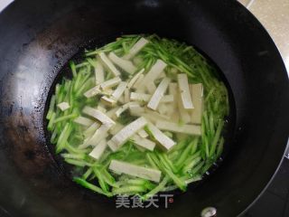 黄瓜丝豆腐鸡蛋汤的做法步骤：6