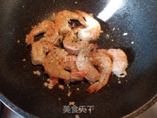 蒜蓉黄油虾的做法步骤：7