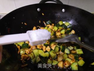 黄瓜炒鸡丁的做法步骤：7