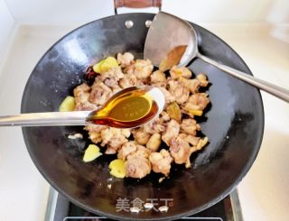 💯软糯鲜美✅香菇土豆炖鸡块‼️香喷喷超下饭的做法步骤：4